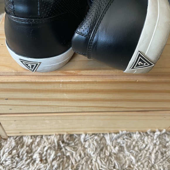 Guess Mens shoes size 11 black - Picture 5 of 7